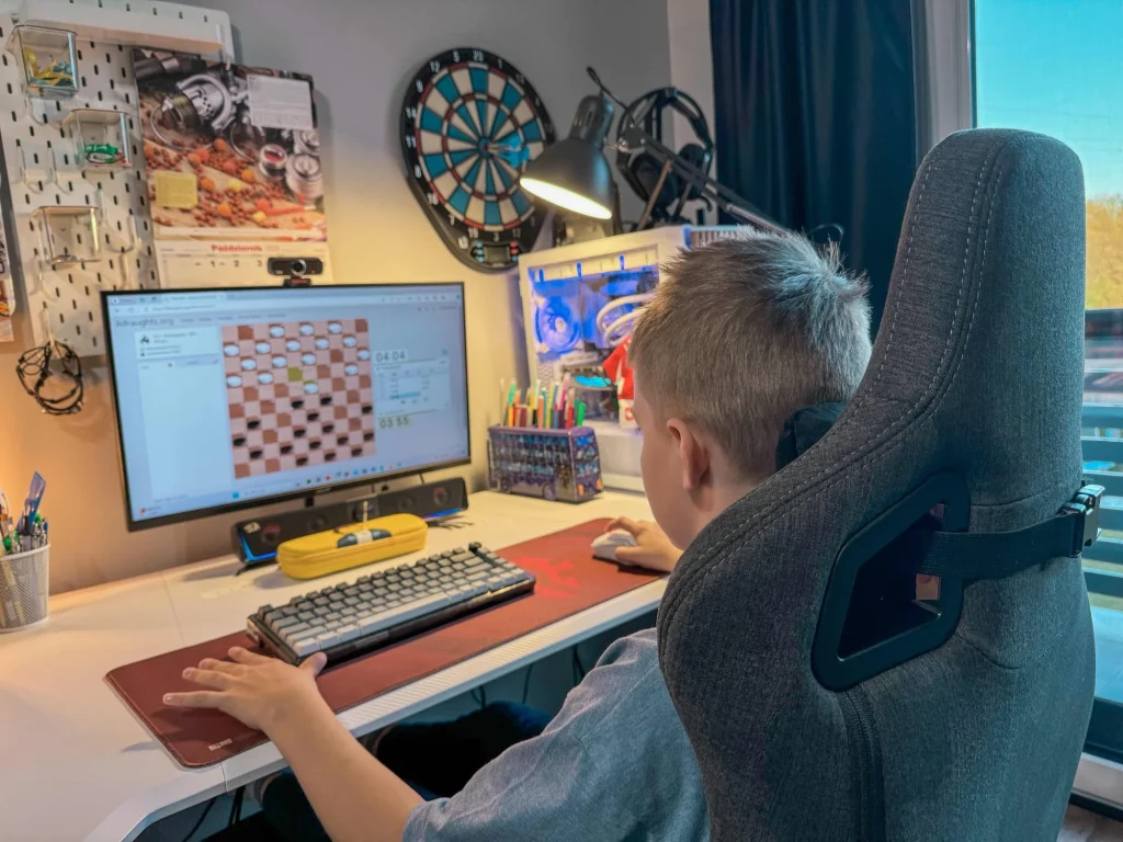 Recenzja noblechairs EPIC Compact TX – Komfort i ergonomia w kompaktowej formie