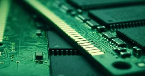 Nowy gracz wkracza na rynek pamięci RAM: Odpowiedź na „egzodus” Microna ku AI