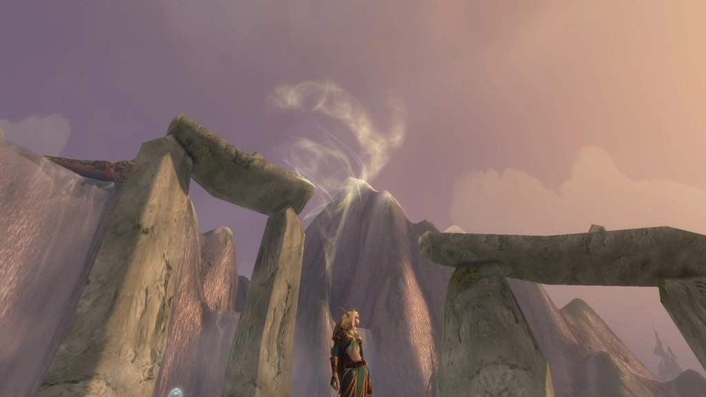 Postać Skyborne stoi pod surowymi kamiennymi łukami, a nad skałami wirują jasne smugi wiatru tworzące zbieżność żywiołów. Źródło: World of Warcraft: Forever, zrzut ekranu gracza.