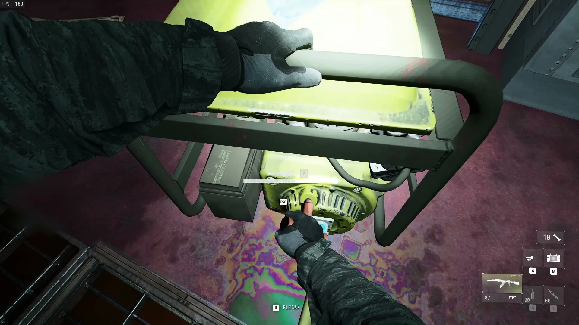 Uruchamianie generatora linką rozrusznika w opuszczonym bunkrze, misja W tarapatach w Modern Warfare 4