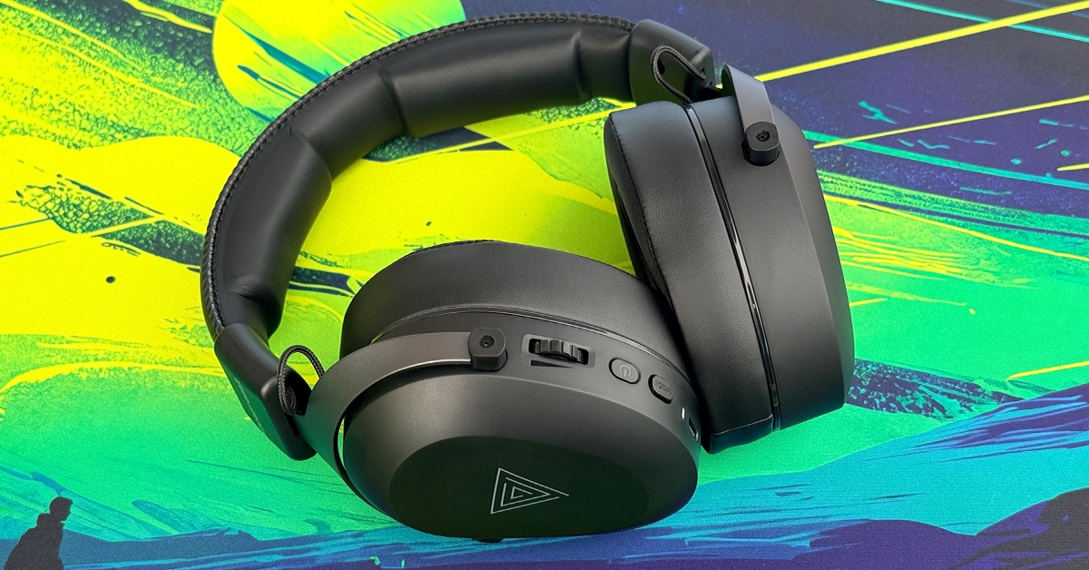 Słuchawki Secret Gear SX70 Black na zielono-żółtej podkładce